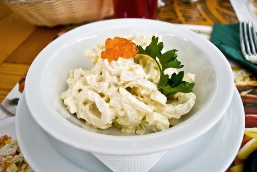 Фото рецепт Салат из кальмаров с сыром и грецкими орехами