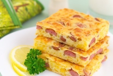 Фото рецепт Пирог с сыром и сосисками