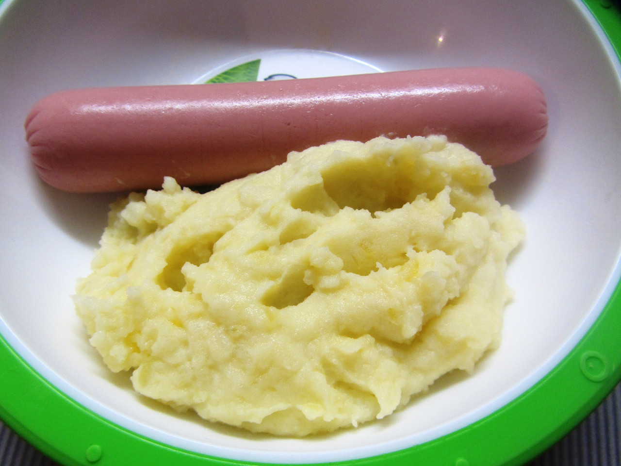 Сосиски в картофельном пюре в духовке — рецепт с фото