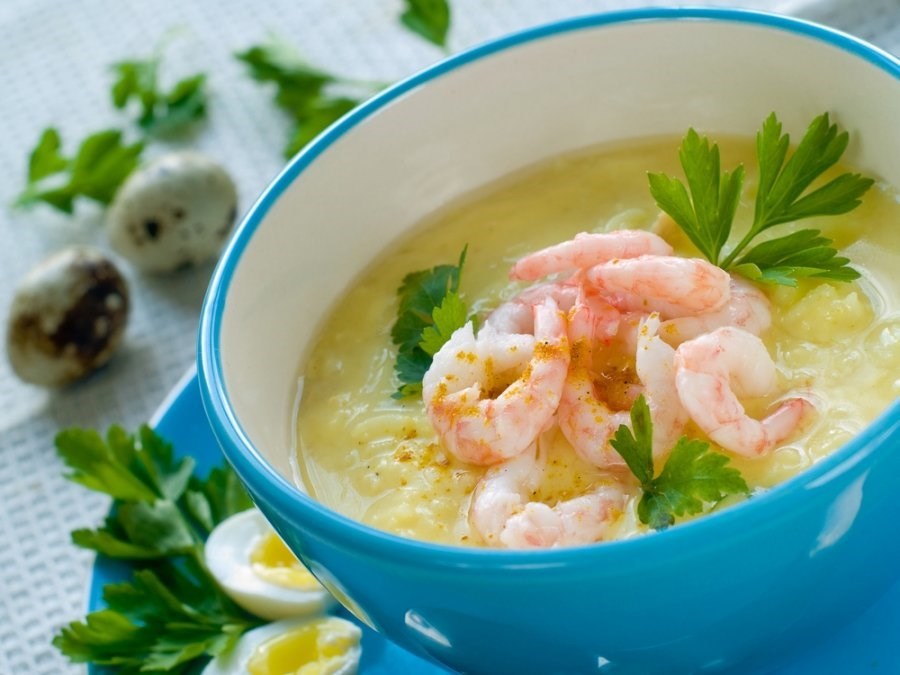 Сырный крем-суп с креветками: рецепт - Лайфхакер