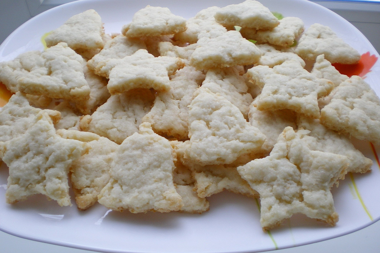 Печенье из сметаны с трещинами и кокосом