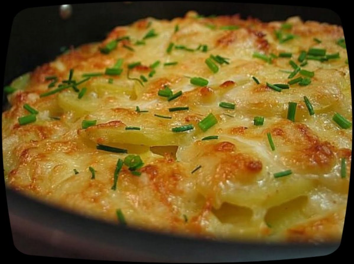 Блюда из картофеля простые рецепты. Картофель Дофин. Запеченный картофель. Блюда из картофеля с сыром. Картошка в духовке.