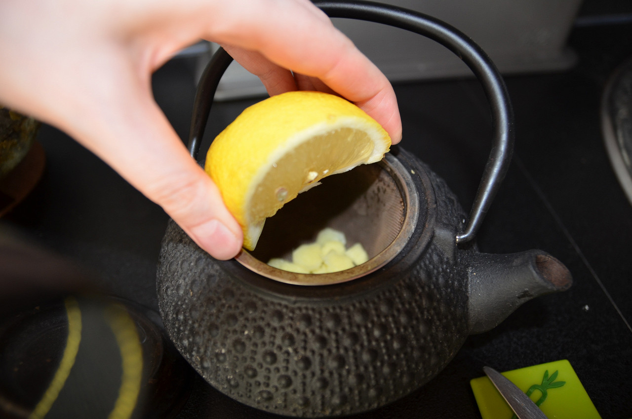 Черный чай с имбирем, лимоном и медом – простой и вкусный рецепт с фото (пошагово)