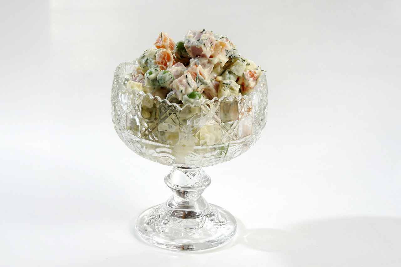 Салат из копченой куриной грудки с ананасами - пошаговый рецепт с фото на Готовим дома