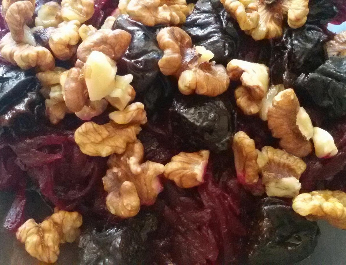 Свекла с чесноком, черносливом и грецкими орехами – пошаговый рецепт приготовления с фото