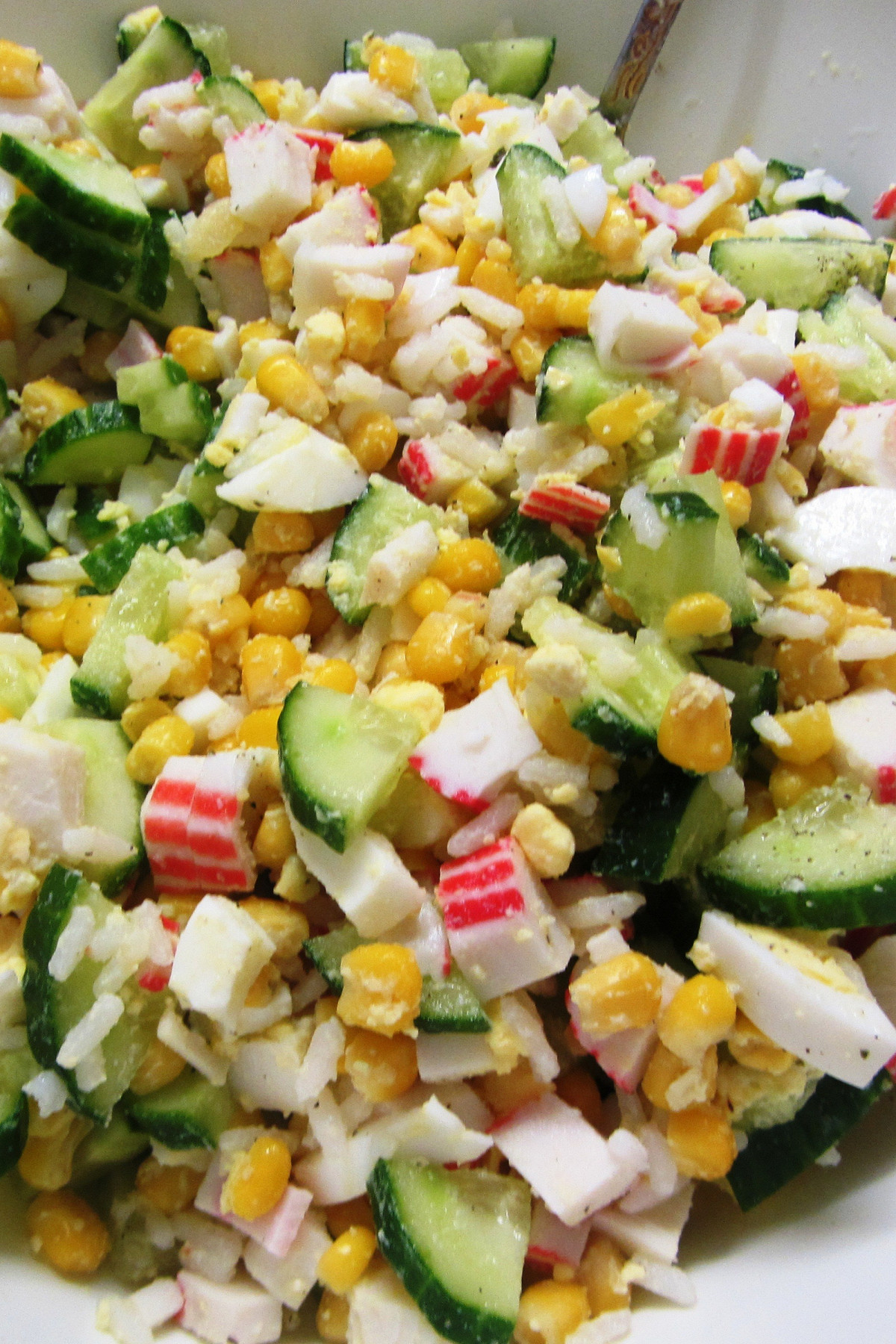 Крабовый салат с мясом краба натуральным, кукурузой, рисом и майонезом простой рецепт
