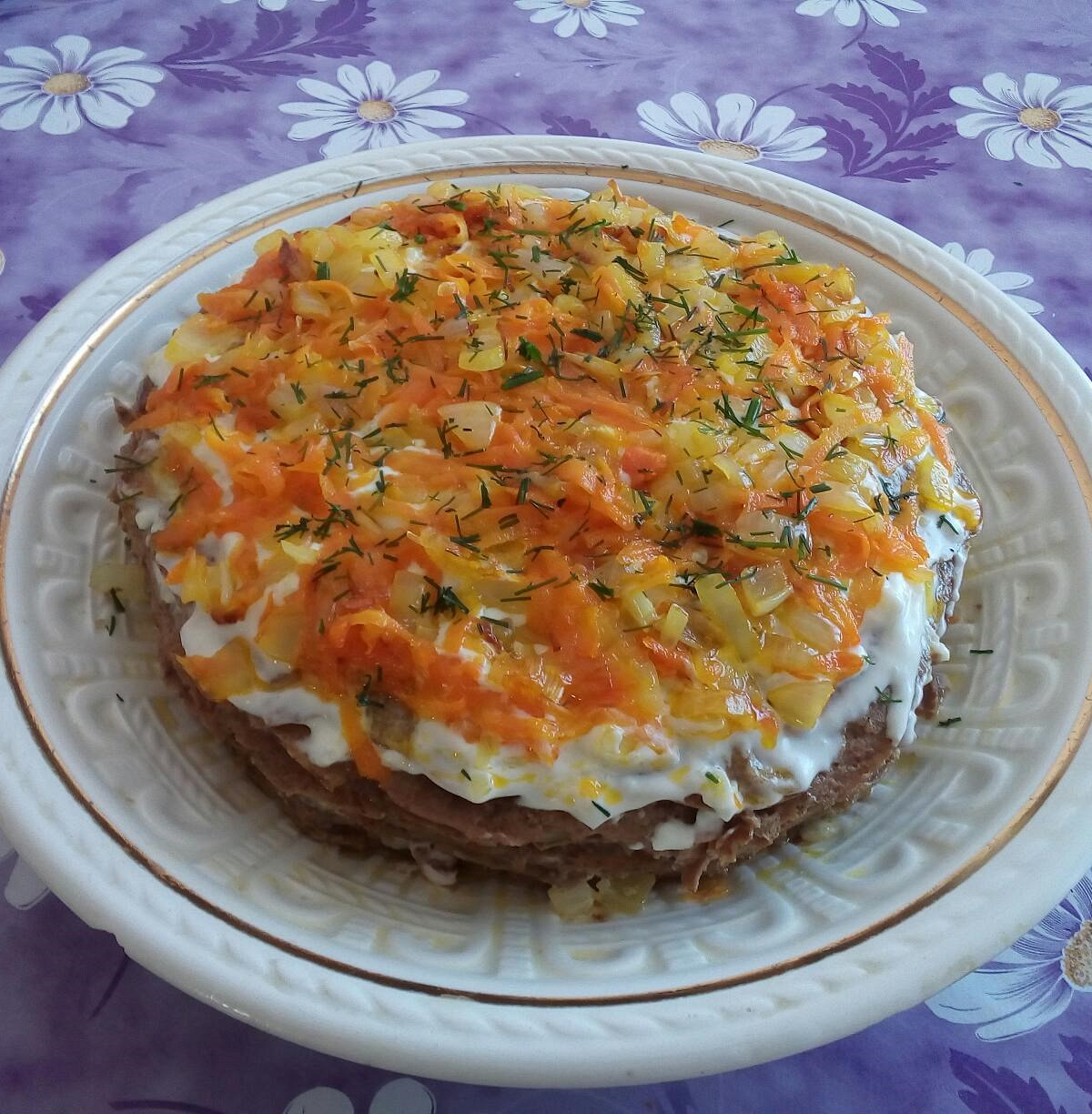 Печеночный торт «закусочный» с луком, морковью