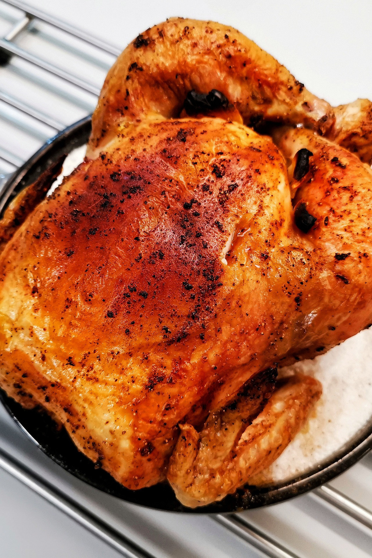 Видео-рецепт курицы на соли в духовке целиком с хрустящей корочкой