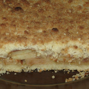 Рассыпчатый яблочный пирог с корицей
