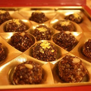 Сыроедческие конфеты с медом и семенами