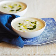 Молочный суп с клецками и цветной капустой
