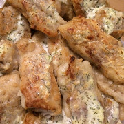 Минтай под сметанно-чесночным соусом