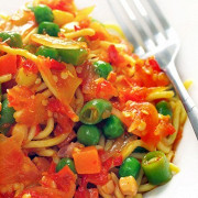 Салат из рисовой лапши с овощами и зеленью