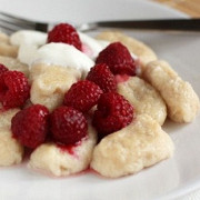 Ленивые вареники с малиной