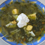 Щи из щавеля на курином бульоне