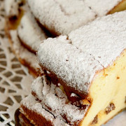 Творожная запеканка с ромом и лимонной цедрой