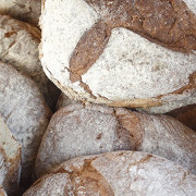 Хлеб с орехами пекан и клюквой