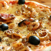 Пицца с морепродуктами и сладким перцем