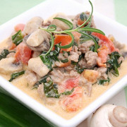 Мясной салат с грибами и орехами «Бамии»