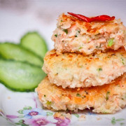 Английские котлеты с лососем, брокколи и картофельным пюре