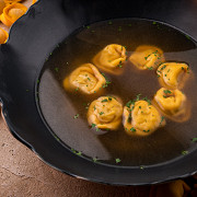 Мясной суп с тортелинни от шеф-повара ресторана