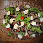 Теплый салат с куриной печенью и шампиньонами