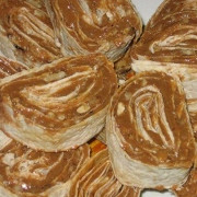 Сладкий рулет из лаваша