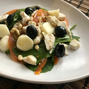 Салат с хурмой и кедровыми орешками