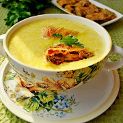 Крем-суп из тыквы с сырными рулетами