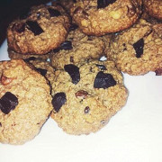 Овсяное печенье с шоколадом и сухофруктами