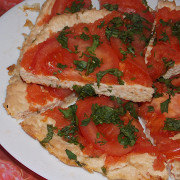 Пицца на лепешке из куриного фарша