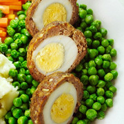 Яйца по-шотландски со свиным фаршем