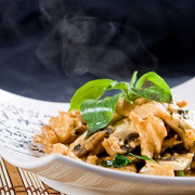 Куриное филе с базиликом и соевым соусом