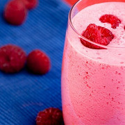 Коктейль из малины с кефиром