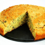 Кукурузный хлеб с чили, зеленым луком и укропом