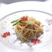 Спагетти с цедрой апельсина со сливочным соусом и красной икрой