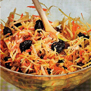 Капустный салат с черносливом и грецкими орехами