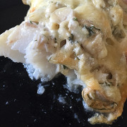 Филе трески запеченное под сырно-грибной шубкой