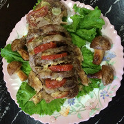 Свинина, запеченная гармошкой, с картофельными грибочками