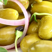Салат с луком и оливками