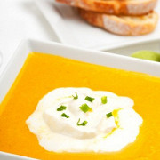 Тыквенный суп с кумином и сырными тостами