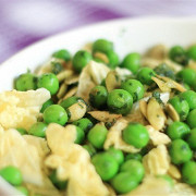 Салат из свежего горошка