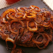 Луковые кольца в соусе для мяса на гриле