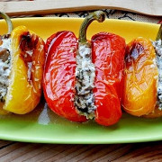 Запеченный перец, фаршированный вешенками и сыром