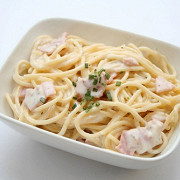 Макароны с соусом из ветчины и творога