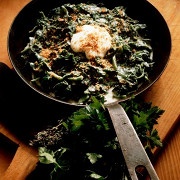 Мангольд с изюмом и кедровыми орешками
