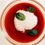 Быстрый томатный суп с базиликом