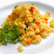 Рис с овощами, паприкой и тимьяном