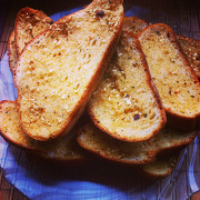 Чесночный хлеб (garlic bread)