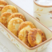 Диетические сырники с йогуртово-лимонным соусом